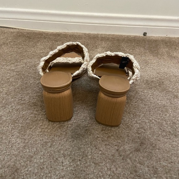 Universal Thread Heel Sandals - Picture 3 of 8